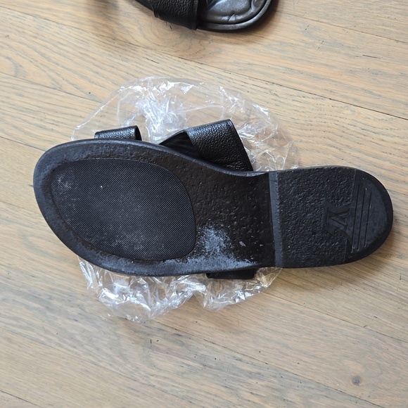 Louis Vuitton Sandals - Picture 2 of 4